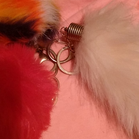 Three set of fluffy pum pums - Picture 3 of 3